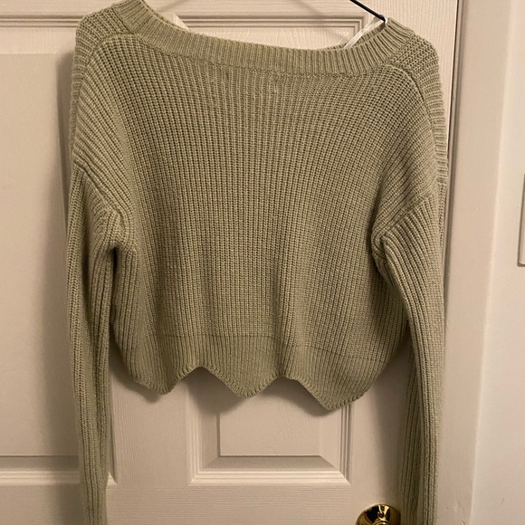 green knitted sweater - Picture 2 of 3
